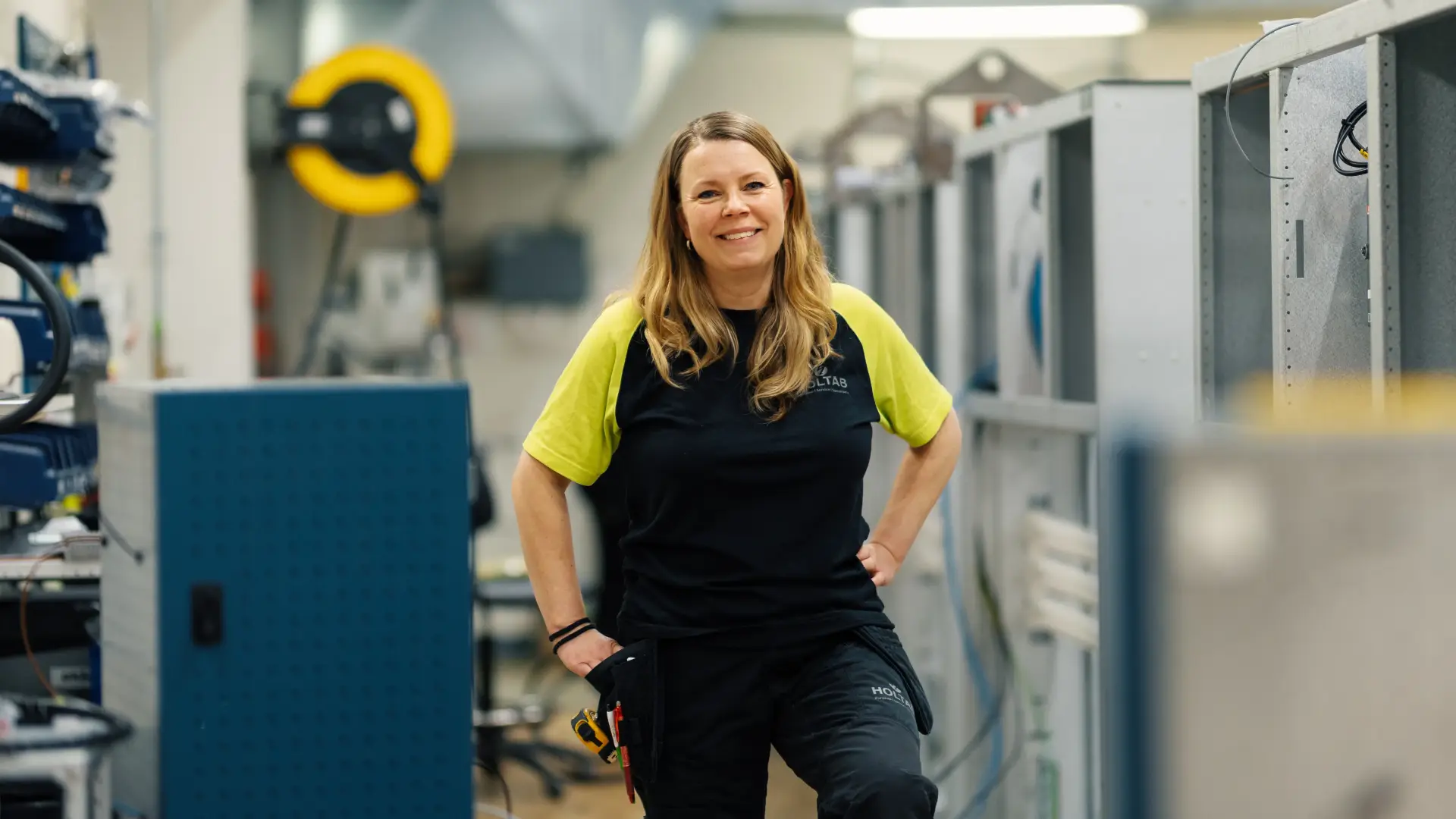 Sara Wihlborg, elmontör på Holtab