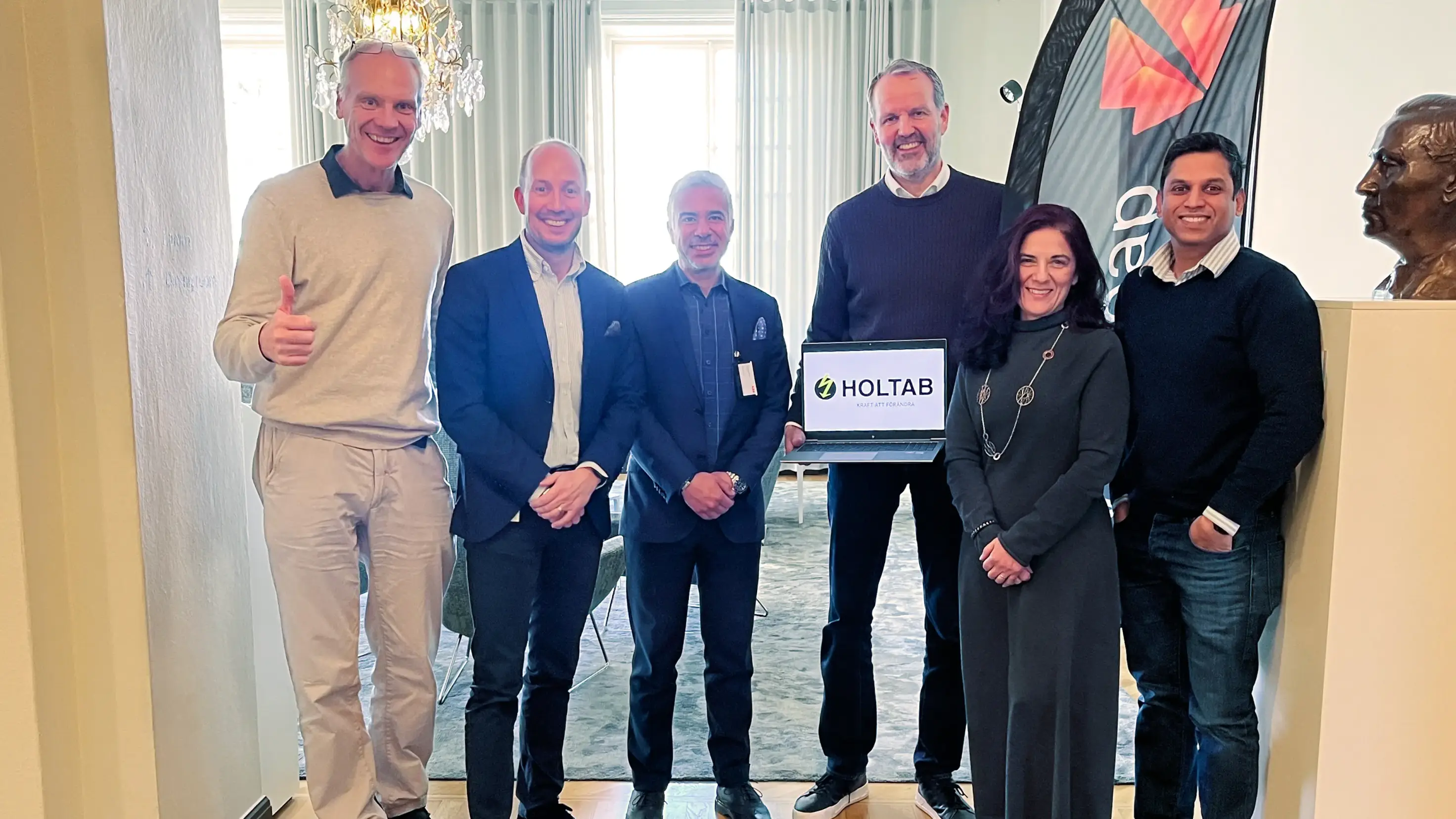 På bilden syns från vänster: Peter Löfgren, CEO SynerLeap, Peter Ackebjer, Strategi- och affärsutvecklingschef Holtab, Mohamed Ezzo, Senior affärsutvecklare Holtab, Martin Olausson, Head of Business Development SynerLeap, Gaetana Sapienza, Head of Operations SynerLeap, Prem Kumar, Senior Business Developer SynerLeap