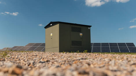 Nätstation i solcellspark