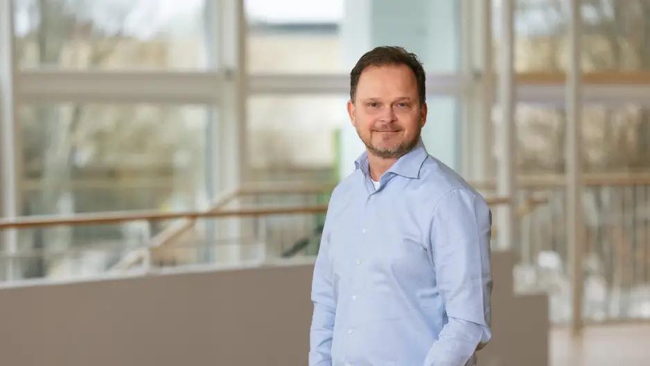 Andreas Thern, fr&aring;n fotografering april 2025. 16x9-format.